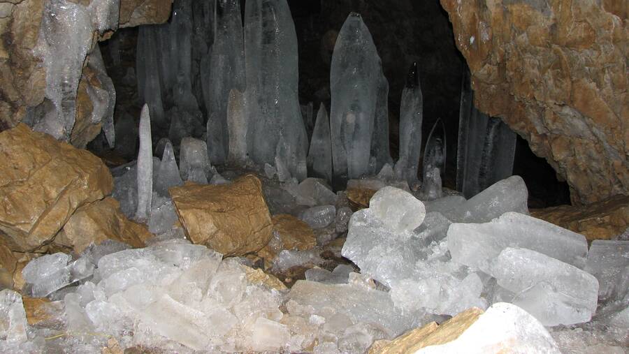غار یخ مراد 